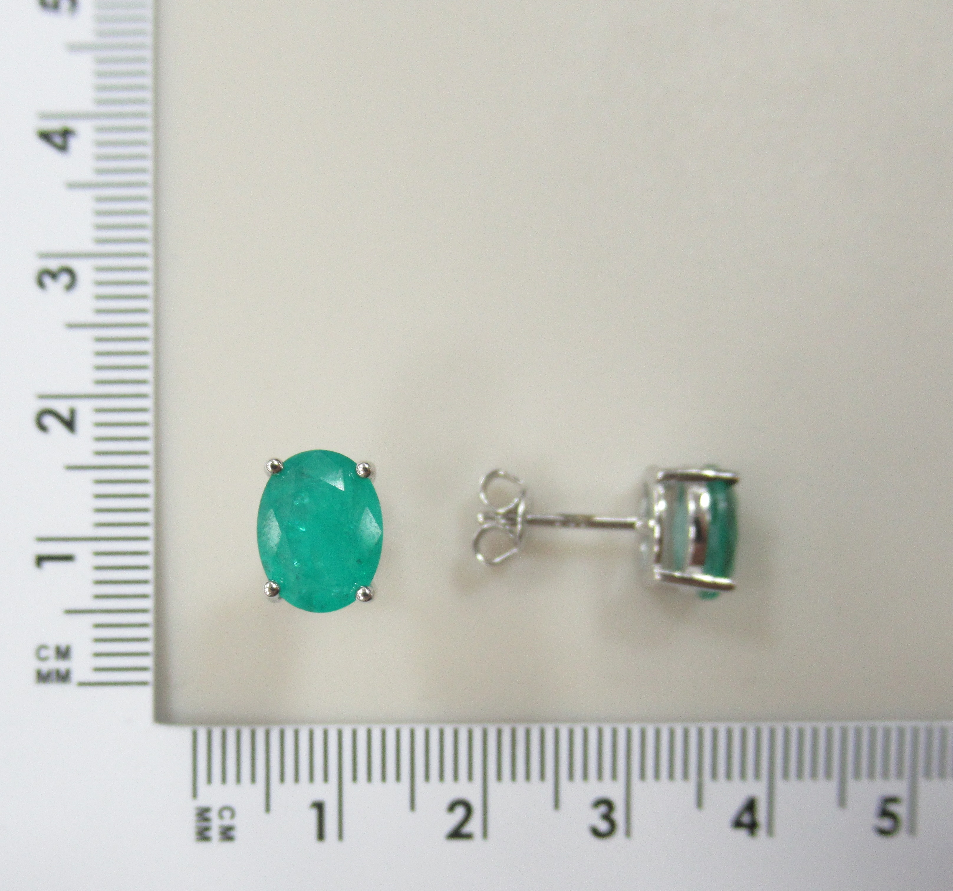 Серебряные серьги-пусеты с алпанитами